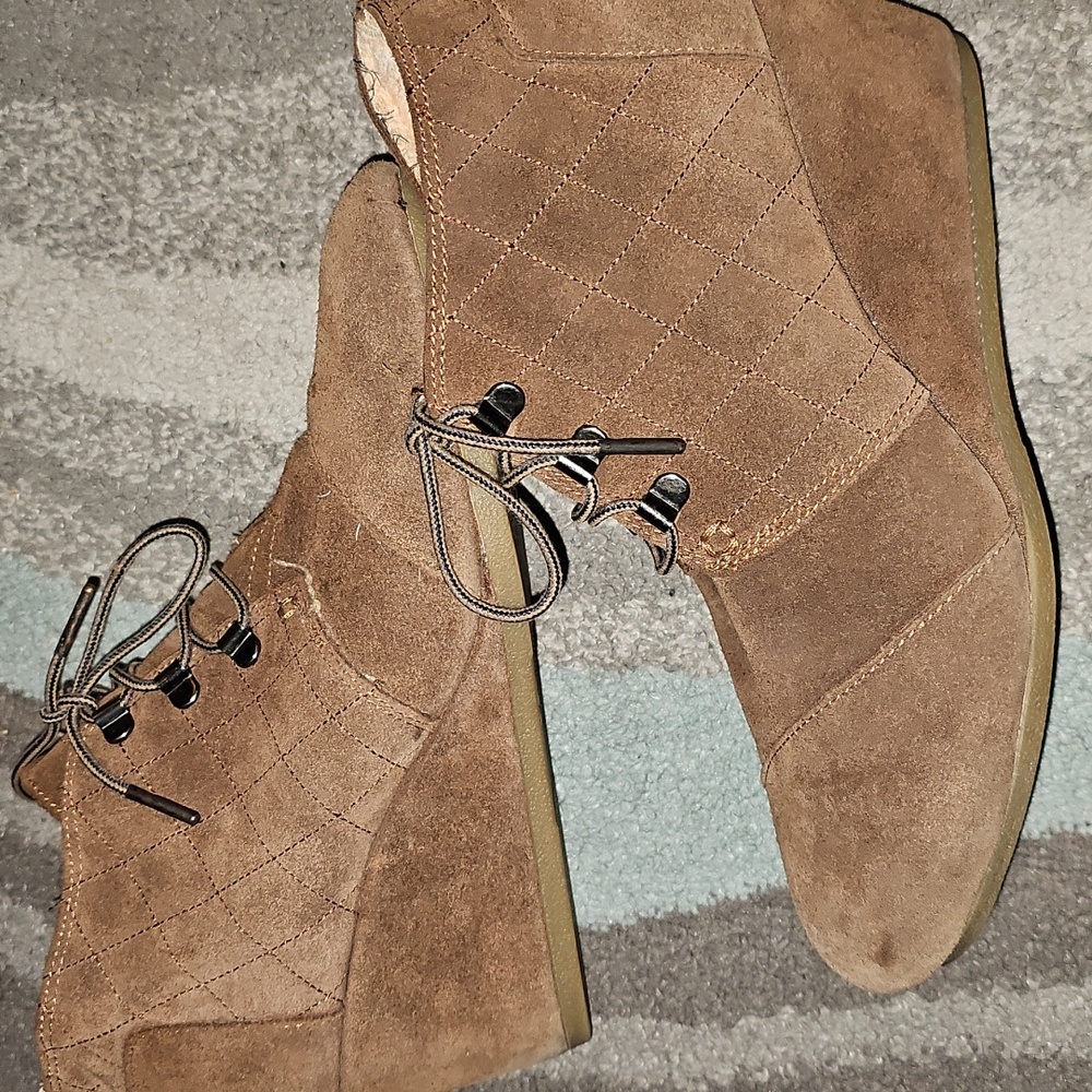 Women's Toms Brown Quilted Suede Lace-Up Wedges